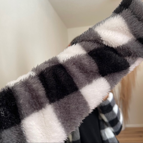 MRSALLIEXO— SOLD OUT - Picture 10 of 11